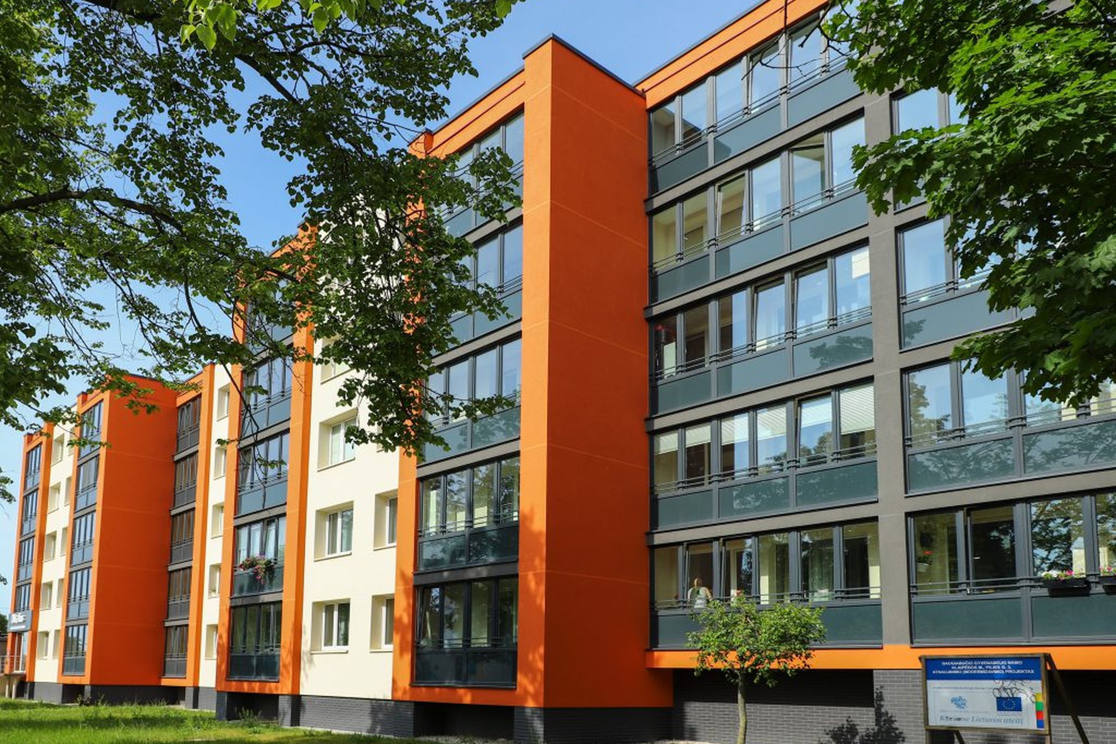 Daugiaaukščių pastatų gyventojų dėmesiui: kvietimas atnaujinti namus naudojant skydų technologiją