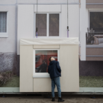 Ekspertai „RESTA 2024“ parodoje: skydinė renovacija daugiabučių atnaujinimą pagreitintų 3 kartus