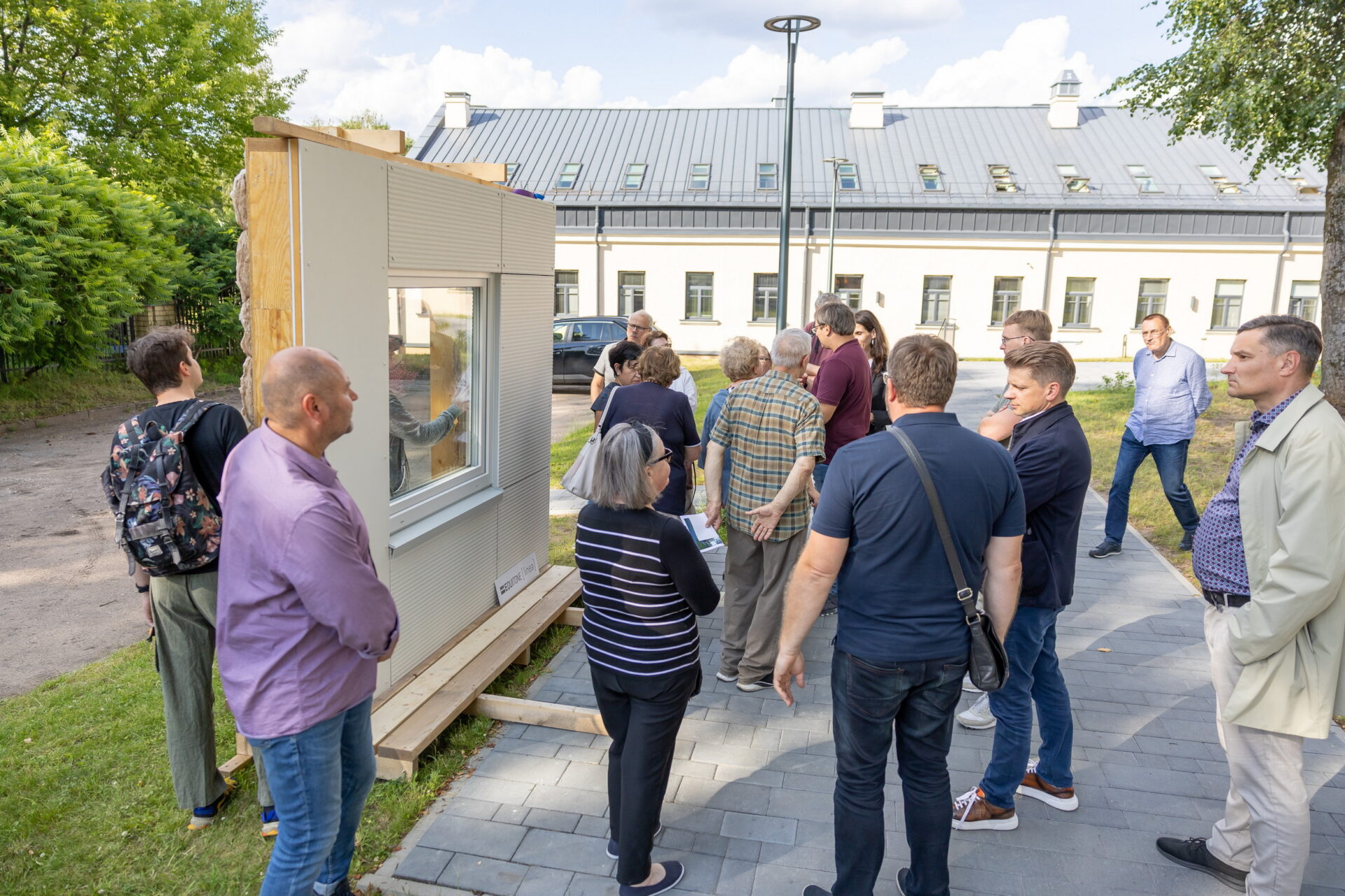 Nauja skydinės renovacijos technologija: vilniečiai turėjo galimybę paliesti tikrą skydą