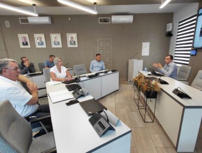 Inovatyvūs skydinės renovacijos sprendimai aptarti susitikime su Pagėgių meru